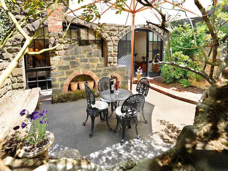 A Loft In The Mill Boutique Accommodation Olinda Esterno foto